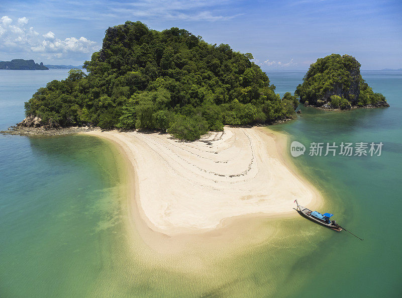 美丽的绿色泻湖和白色沙滩附近的Koh Hong岛安达曼海在甲米省，泰国。